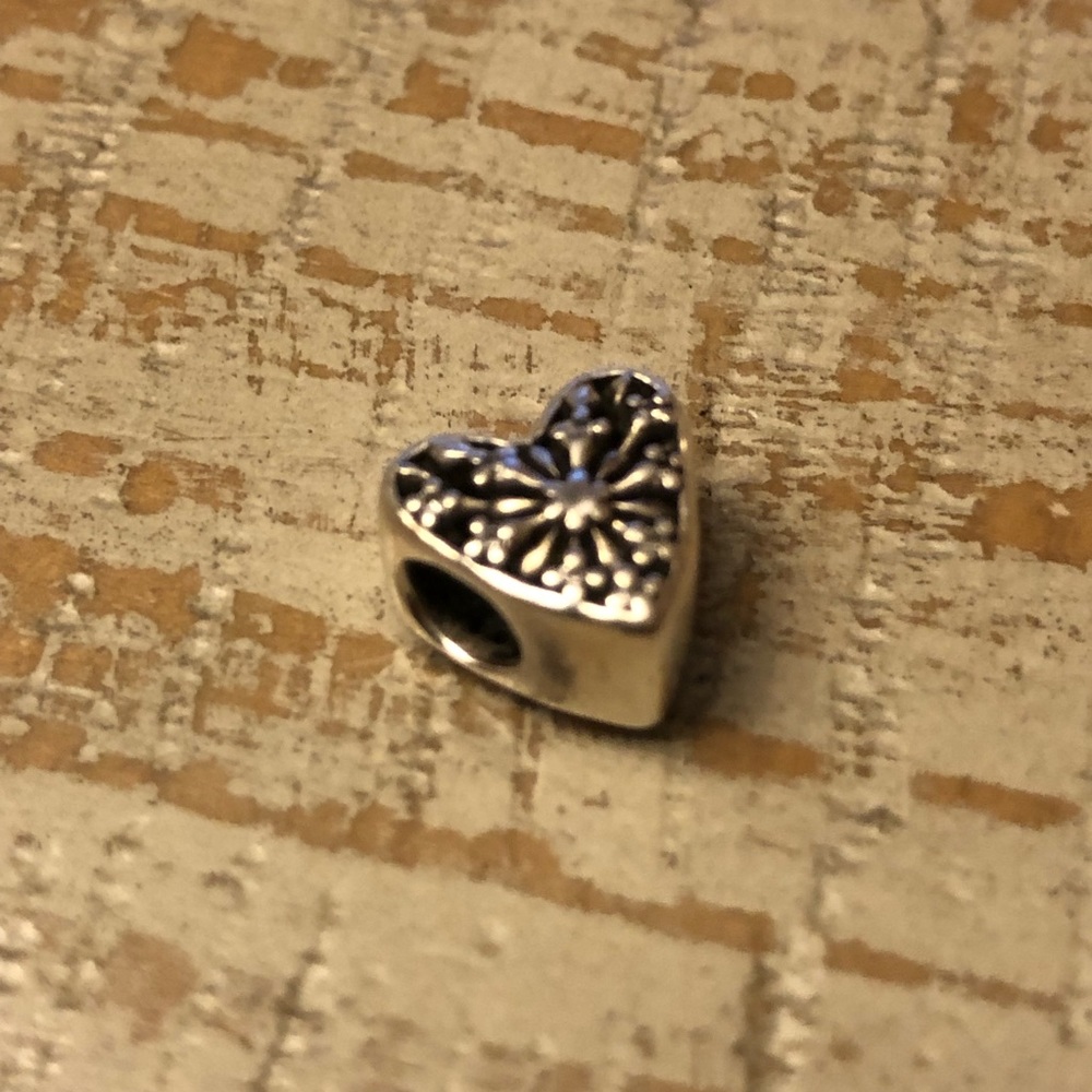 PANDORA Snowflake Heart Charm - Picture 4 of 5